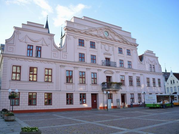 Güstrow-Rathaus.jpg