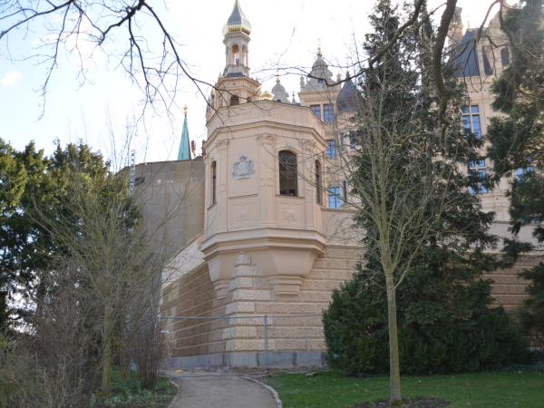 Schwerin-Schloß-Nordbastion.jpg